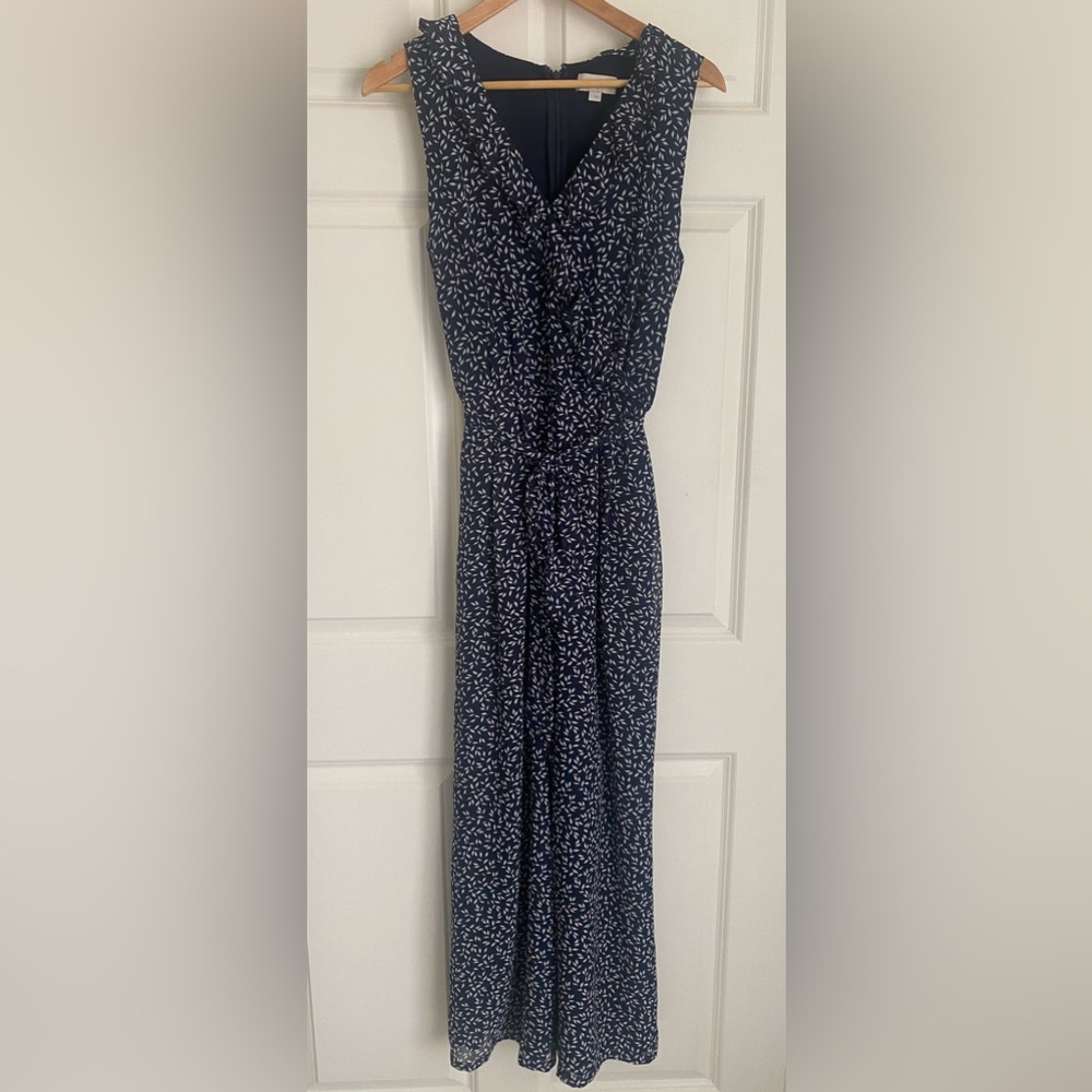 LOFT Outlet Floral Jumpsuit Size 8 Ruffle V-Neck Navy White Effortlessly chic✨ - Picture 4 of 16